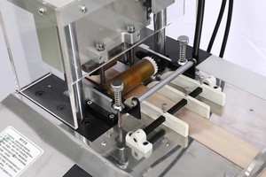 Máquina cortadora de cinta computarizada ultrasónica (ángulo recto/esquina) JM-2200